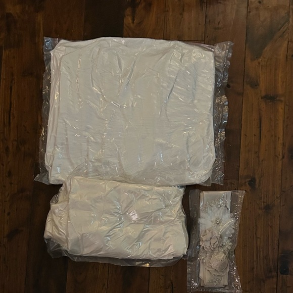 Beautiful ivory David's Bridal wedding dress size 16w/belt & wrap Style- 9V3540 - Picture 13 of 13